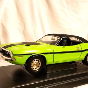 1:18 scale dicast 1970 Dodge Challenger R/T